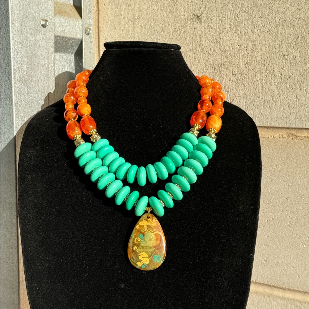 - FAMILY VINTAGE STATEMENT NECKLACE